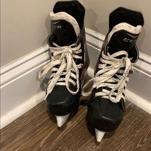 Hockey shoes